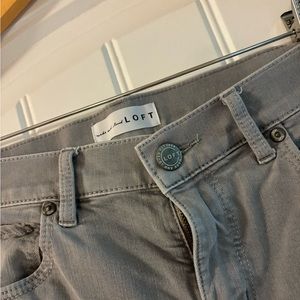 Made and Loved Loft gray pants. Modern Skinny Cropped 4/27. #110